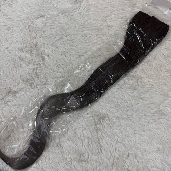 NWOT Ombre Gray Premium Silky Straight 24" Comfort Comb-In Synthetic Extension - Picture 13 of 14